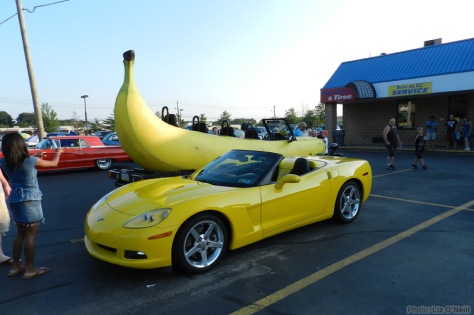 banana_car_pic_large_banana-car-and-corvette