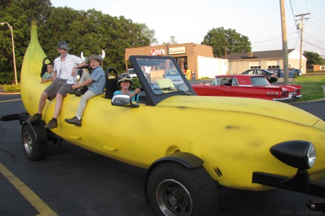 banana_car_pic_large_dairy-queen-car-show